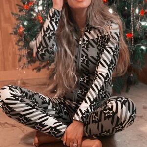 Perfect Moment Black and White Star Long Sleeve Marino Wool Base Layer